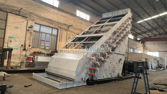 2400*6000mm 3 Deck Écran à haute fréquence tamis vibrant Pour le marbre Particules de carbonate de calcium et de calcium Séparation précise entraînée par des moteurs déséquilibrés
