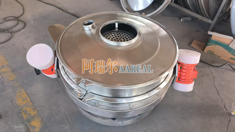 Écran de vibration en ligne à faible profilé en acier inoxydable 304 à haute performance de 400 mm à 1500 mm pour le matériel de batterie au lithium revêtu de carbure de téflon